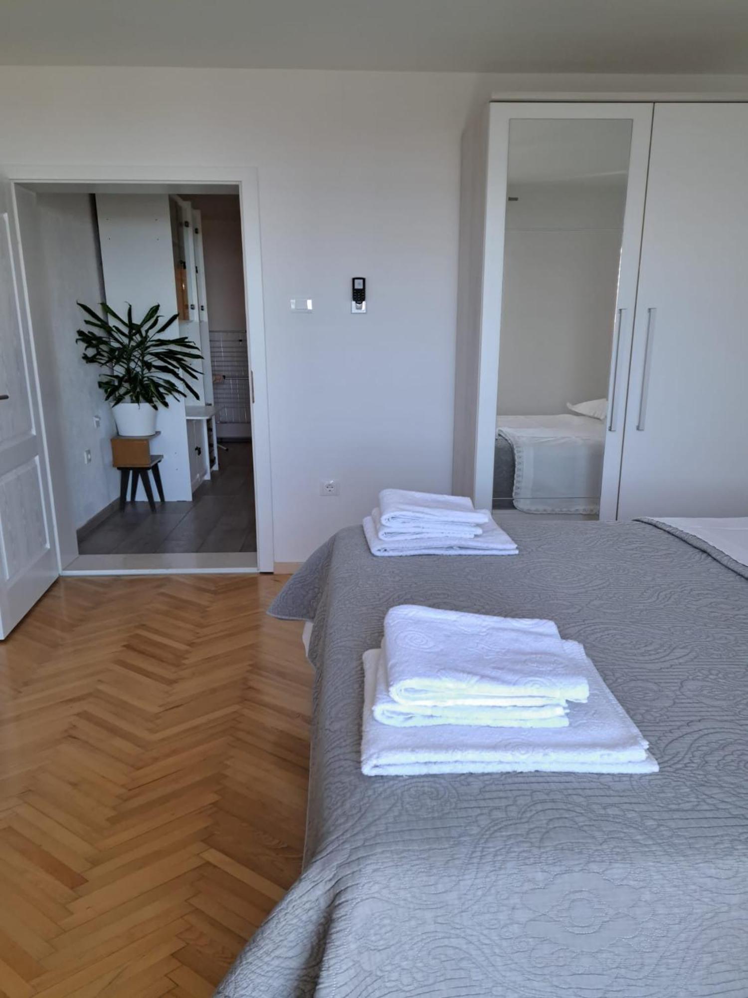Apartman Adriatic Pavlinovic - Makarska Exterior photo